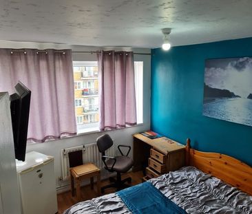 Room in a Shared Flat, Tildesley Rioad, SW15 - Photo 1
