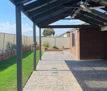 Luxurious Family Living in Caitlyn Drive! - Photo 6