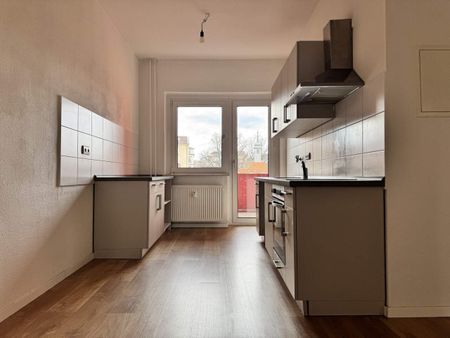 Schöne 2 Raum Wohnung mit Balkon und Einbauküche in Dresden Löbtau mieten! - Photo 4
