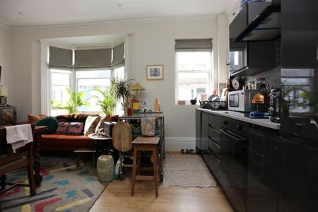 2 bedroom maisonette to rent - Photo 2