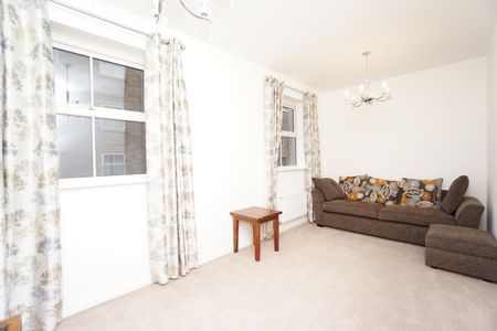 5 bedroom House To Let - Photo 2