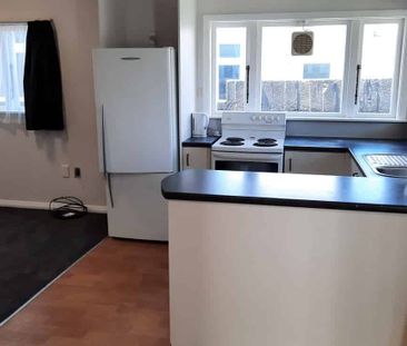 Tidy 4 Bedroom home plus free weeks rent - Photo 4