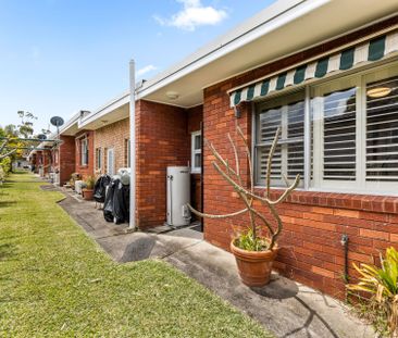 Low Maintenance Over 55's Complex - Photo 2