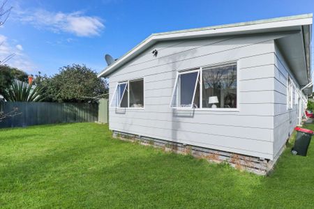 4 Bedrooms, Double Garage, Low Maintenance & More! - Photo 3