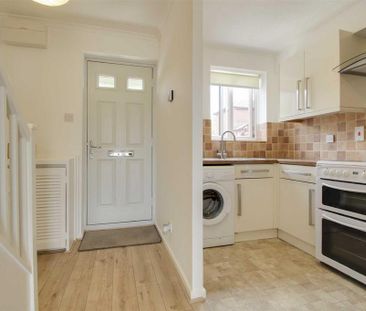 2 bedroom semi-detached house to rent - Photo 2