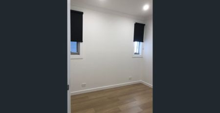 Modern 3 Stories Townhouse , 5 Minutes Walk to Beach , 3 Bedrooms , 3 Bath Rooms , Open Plan Living - Photo 5