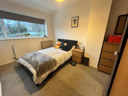 1 bedroom in a house share to rent - Photo 2