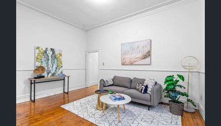 Register to Inspect // Classic Style meets Contemporary Class - Photo 2