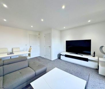 3 bedroom semi-detached house to rent - Photo 2