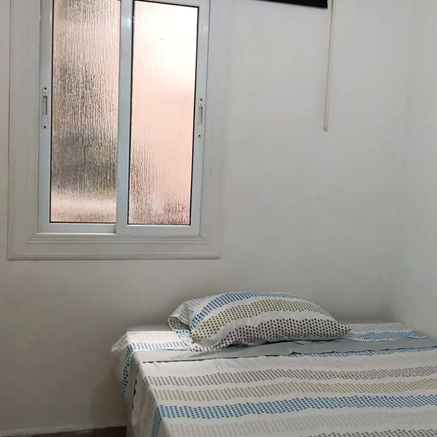 Room in shared apartment in L'Hospitalet de Llobregat - Foto 1
