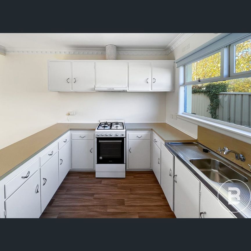 1/915 Armstrong Street North, Ballarat North, Vic 3350 - Photo 1