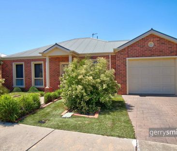 CLASSY TOWNHOUSE in WEIR PARK - Photo 5