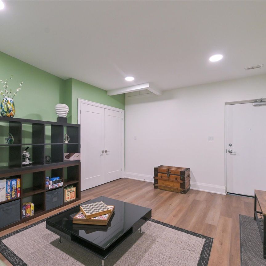 For Lease - 115 High Street Unit# 1, Mississauga, Ontario - Photo 1