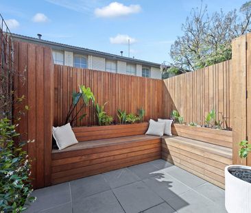 Private, renovated delight! - Photo 2