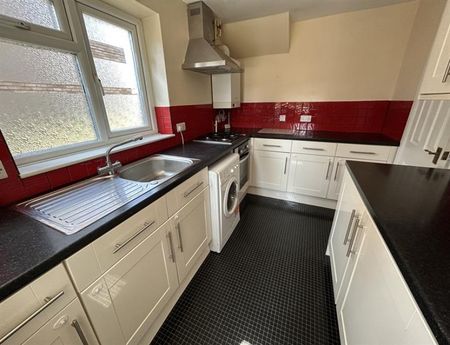 3 Bedroom Semi Detached To Let - Photo 5