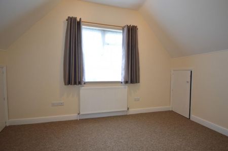 3 bedroom detached house to rent - Photo 2