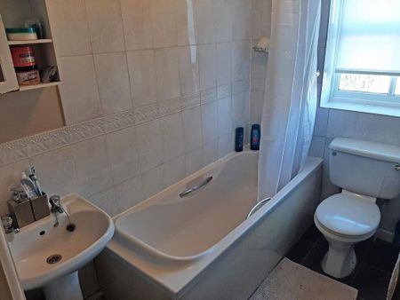 2 bedroom semi-detached house to rent - Photo 4