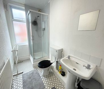 Lucas Street (room 5), Headingley, Leeds - Photo 1