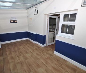 2 bedroom end of terrace house to rent - Photo 4