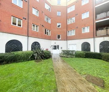 Pettacre Close, SE28 - Photo 3