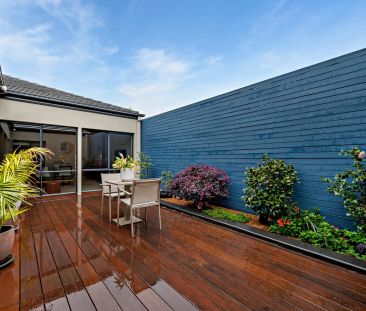 Wait until you see what I have to offer inside… - Photo 6