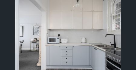 Chic Art Deco apartment in boutique park side block - Photo 5