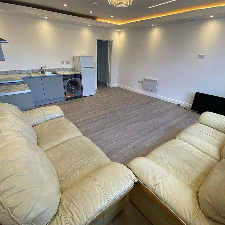 £1,300 PCM, Newly Refurbished Two Bedroom Maisonette in Clare Road, Grangetown, Cardiff, CF11 6RW - Photo 1