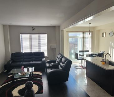 For Lease - 11 Ivor Crescent, Brampton, Ontario - Photo 3