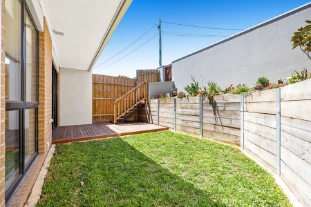 2/3 Ideal Avenue, Aspendale. - Photo 2