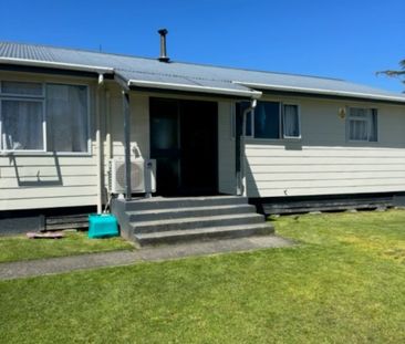 Baker Street Beauty - Photo 2