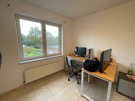 Sfeervol, gezellig en ruim appartement met 3 slaapkamers gelegen te Herentals! - Photo 4