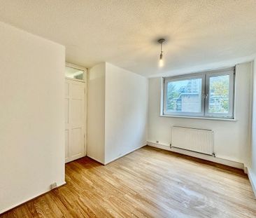 4 Bed Terraced House, Blomfield Court, SW11 - Photo 6