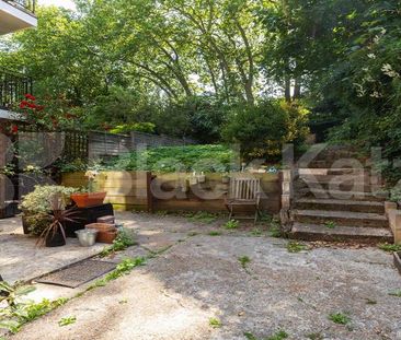 Beautiful one double bedroom set in a period conversion - Photo 3