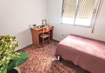 Calle del Veinticinco de Abril, Moncada, Valencian Community 46113 - Photo 5