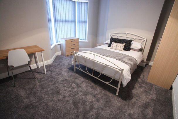 4 bedroom terraced house to rent - Photo 1