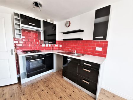 1 BED Apartment To rent - Photo 4