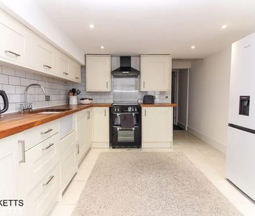 2 bedroom semi-detached house to rent - Photo 4