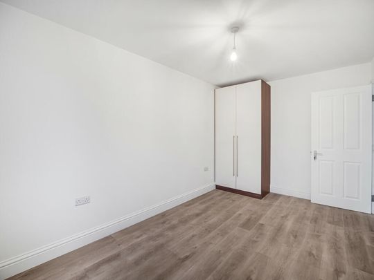 Room in a Shared House, Pennington Close, SE27 - Photo 1