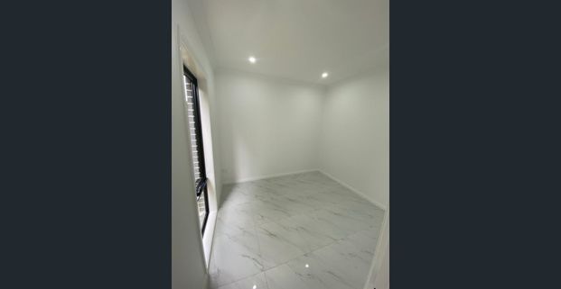 GRANNY AT A CONVENIENT LOCATION IN BLACKTOWN - Photo 1