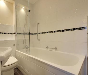 3 bedroom terraced house to rent - Photo 5