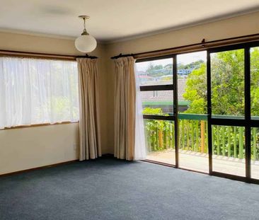 Spacious Home in Rangitoto College zone - Photo 3