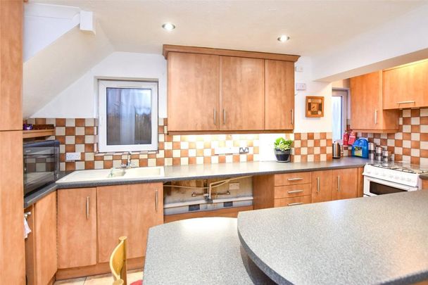 3 bedroom end of terrace house to rent - Photo 1