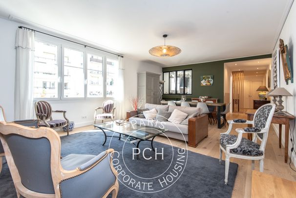 Rue Philibert Delorme, - Photo 1