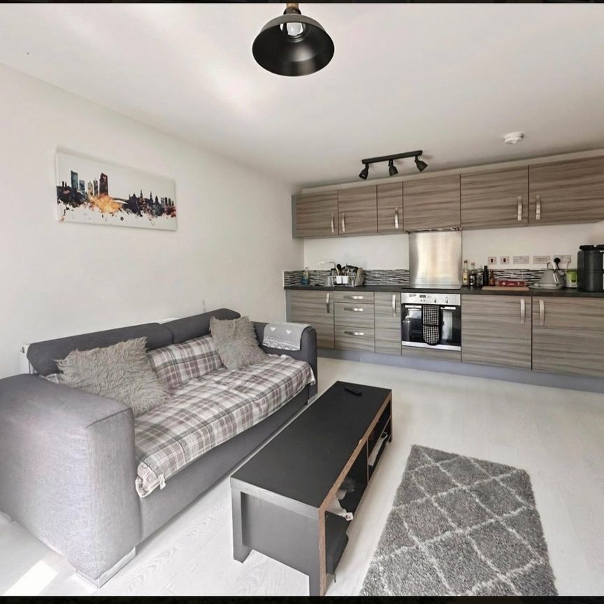 2 Bed Terraced House, Holts Crest Way, LS12 - Photo 1