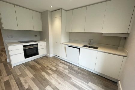 Epsom Road, Guildford, Surrey, GU1 - Photo 3