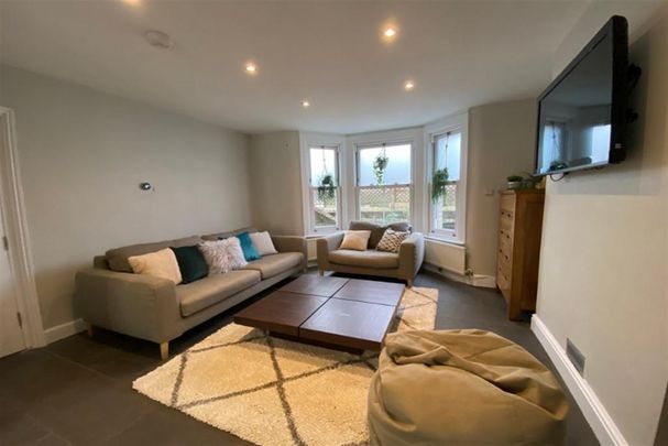 6 bedroom detached house to rent - Photo 1