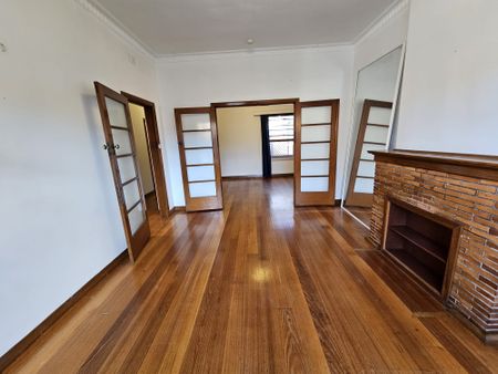 47 Tooronga Road, Malvern East VIC 3145 - House For Rent | Domain - Photo 2