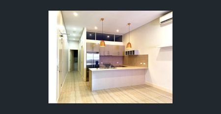 Open the Door to City-Fringe Sophistication - Photo 5