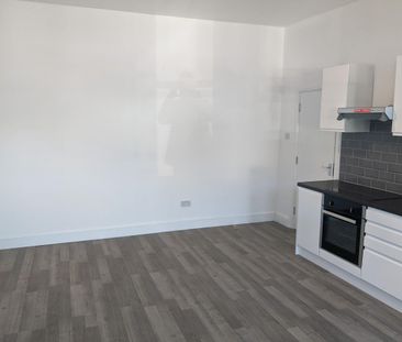 Studio flat to rent in Granville Road, North Finchley, N12 - Photo 3