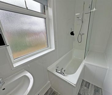 3 bedroom flat to rent - Photo 6
